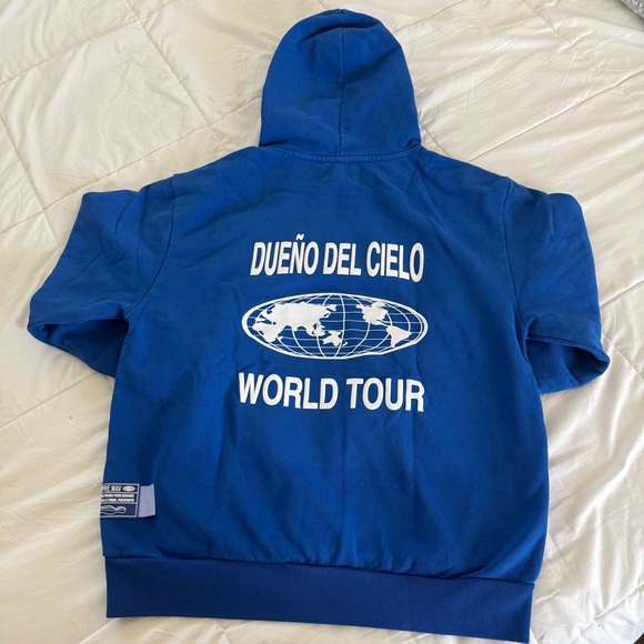 HUMBE DUENO DEL CIELO WORLD TOUR Blue Graphic Crewneck Sweatshirt - Picture 2 of 7